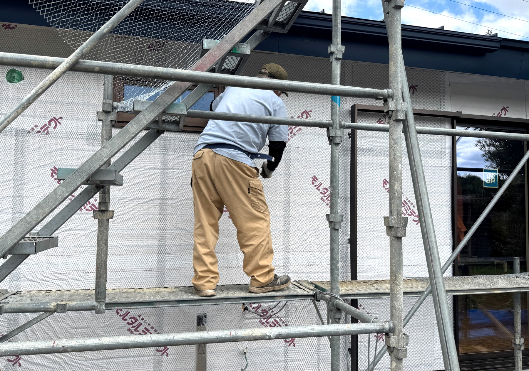 セルフビルドで建築中の住宅の外観。Ks-laboが家づくりをサポートしている施工現場。